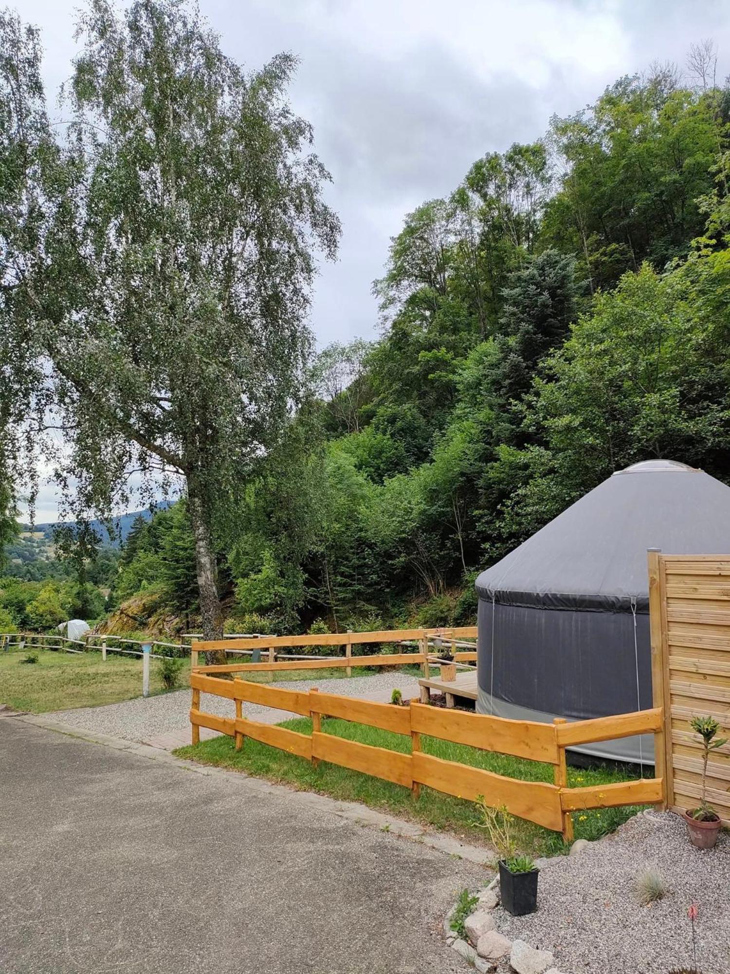 Yourte Des Verts Bois Freland Exterior photo